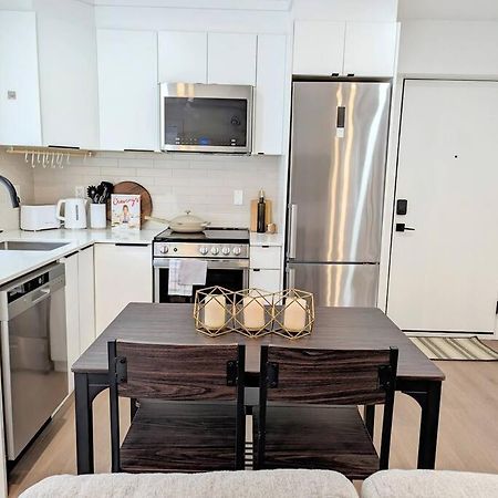 Centrally Located, Modern, 2 Bedroom Home 밴쿠버 외부 사진