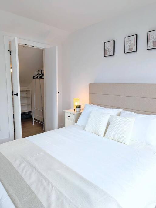 Centrally Located, Modern, 2 Bedroom Home 밴쿠버 외부 사진