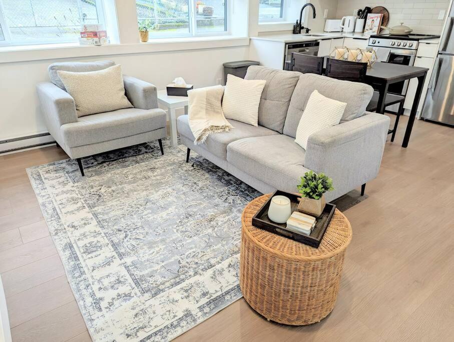 Centrally Located, Modern, 2 Bedroom Home 밴쿠버 외부 사진