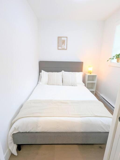 Centrally Located, Modern, 2 Bedroom Home 밴쿠버 외부 사진